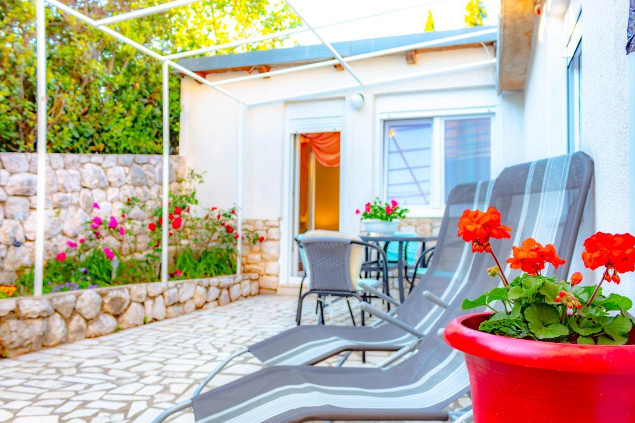 Vacation Home Grill & Chill With 350M2 Garden With Bbq Novi Vinodolski Exterior foto