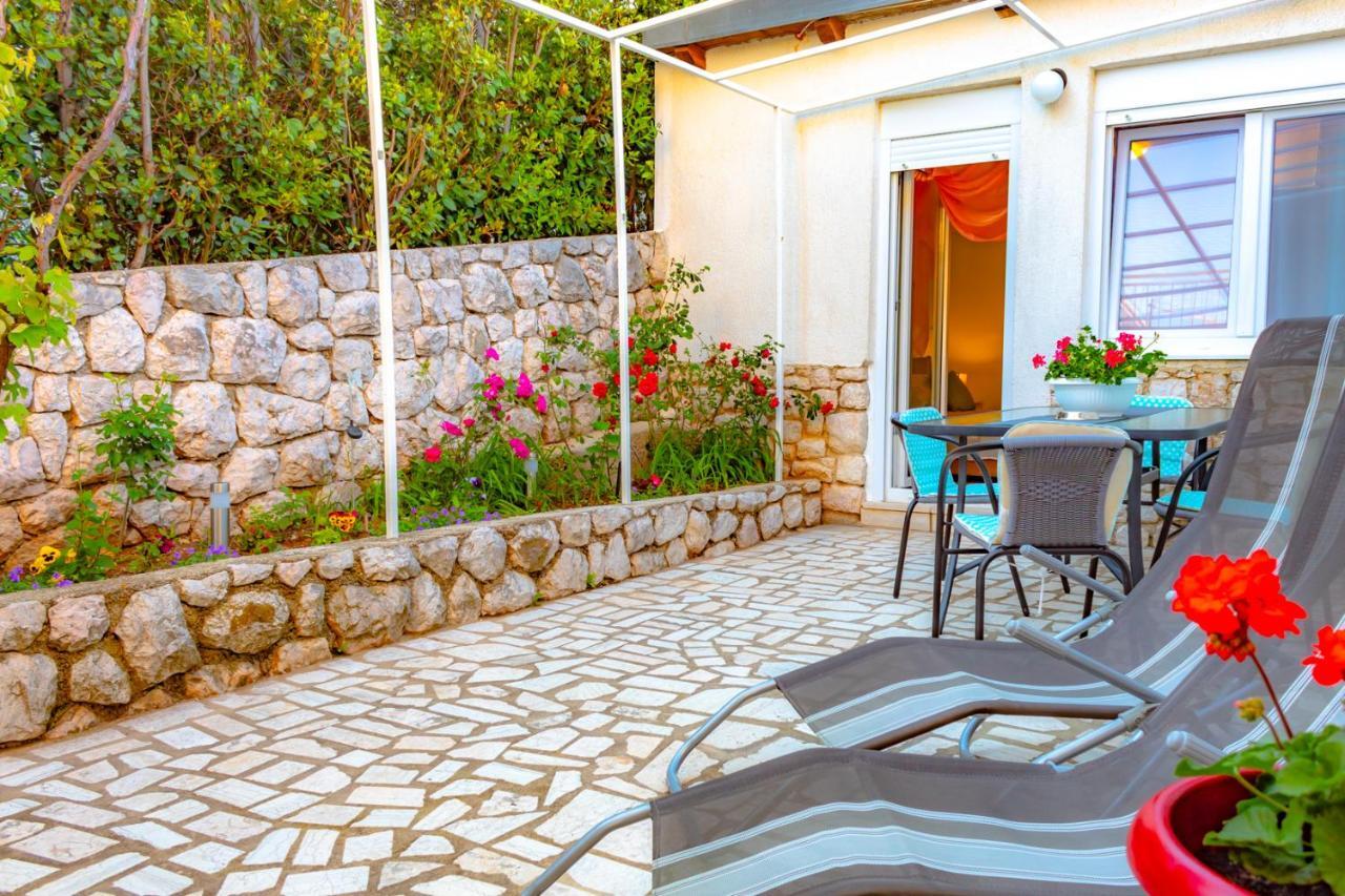 Vacation Home Grill & Chill With 350M2 Garden With Bbq Novi Vinodolski Exterior foto